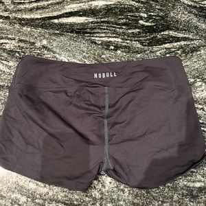 Size medium. Nobull 2in shorts. Like new. Never worn to workout.